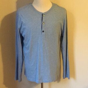 Banana Republic Long-Sleeve Henley Shirt in 100% Light Blue Cotton (sz L)